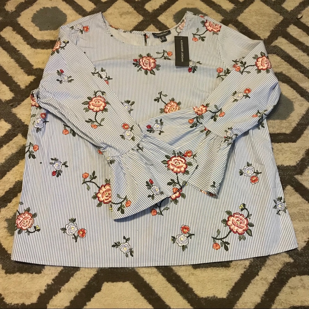 🍀 alexander & jordan Women’s bell sleeves top 1X